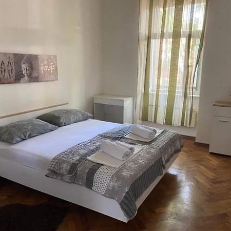 Alex Apartment Rijeka Bagian luar foto